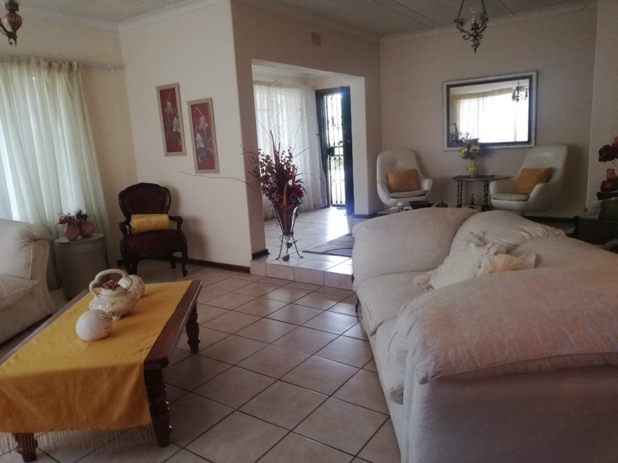 To Let 3 Bedroom Property for Rent in Flamwood North West